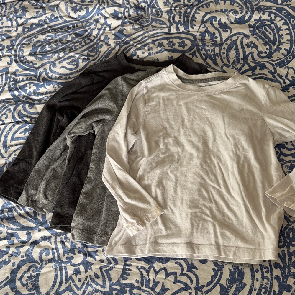 Old Navy 3-Pack Long Sleeve Tees in White, Heather Gray & Charcoal